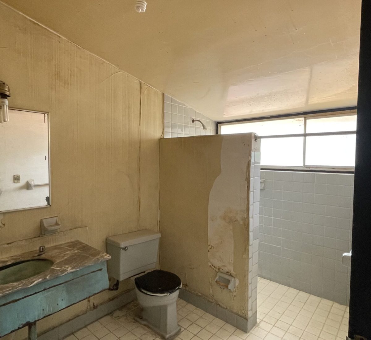 BAÑO COMPARTIDO